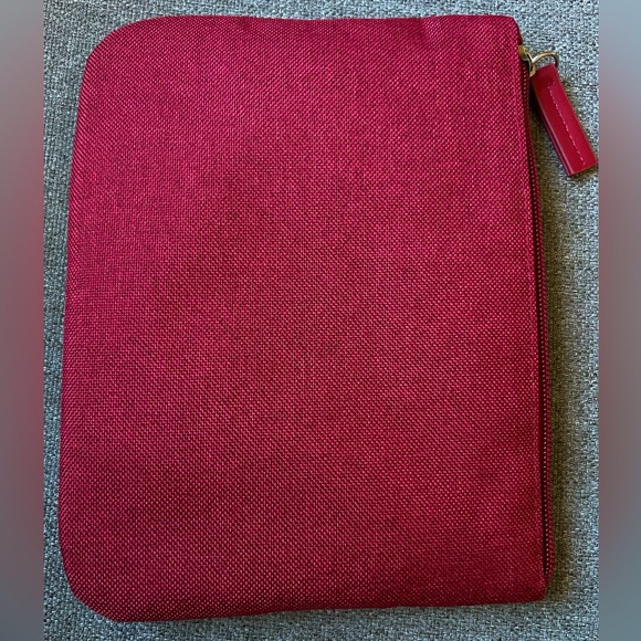 Salvatore Ferragamo: burgundy perfums/cosmetic bag - Picture 8 of 11